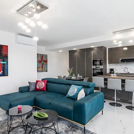 Elysian Zen Luxury - Two Bedroom With Terrace And Sea View Apartmán