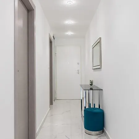 Elysian Zen Luxury - Two Bedroom With Terrace And Sea View Apartment Split