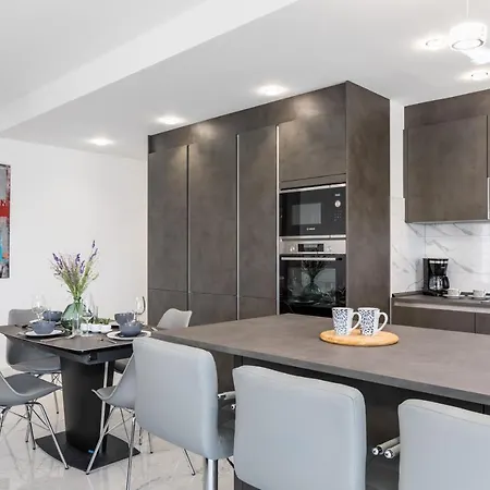 Elysian Zen Luxury - Two Bedroom With Terrace And Sea View Apartment Split