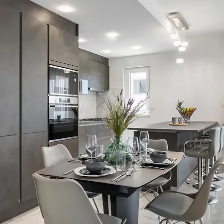 Elysian Zen Luxury - Two Bedroom With Terrace And Sea View Apartment